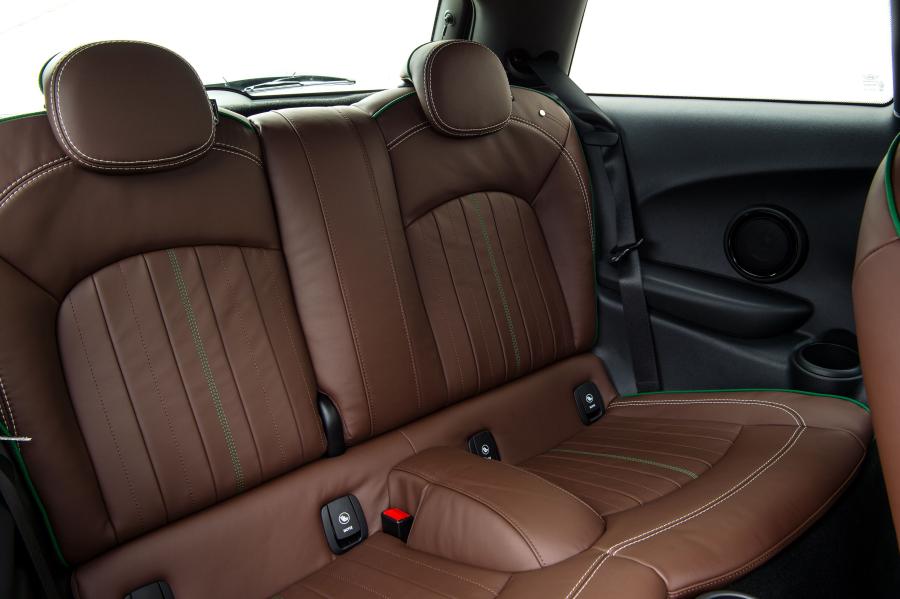 Интерьер Mini Cooper 60 Years Edition (F56) 2019 года  (WW) (фото 85 из 189)